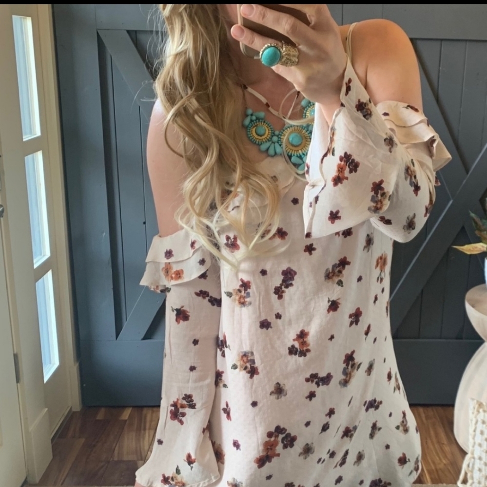 En creme Boho Spring Floral Dress